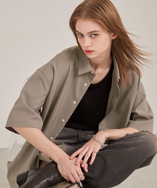 EMMA CLOTHES(エマクローズ)の「多機能素材半袖ベーシックシャツ〈UVカット・速乾・イージーケア・接触冷感〉(シャツ/ブラウス・メンズ・スミクロ/ダークネイビー/ネイビー系/グレー系/ホワイト/ブルー/モカ・S/L/M)」の5枚目の写真