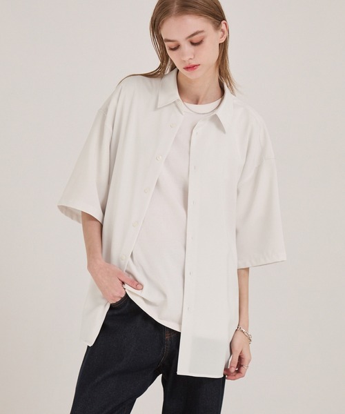 EMMA CLOTHES(エマクローズ)の「多機能素材半袖ベーシックシャツ〈UVカット・速乾・イージーケア・接触冷感〉(シャツ/ブラウス・メンズ・スミクロ/ダークネイビー/ネイビー系/グレー系/ホワイト/ブルー/モカ・S/L/M)」の9枚目の写真