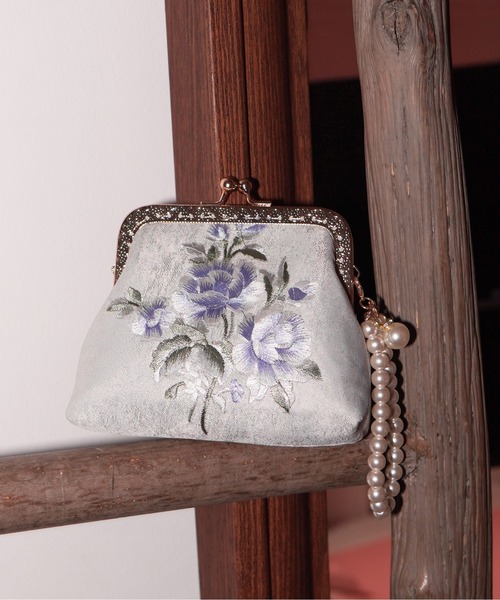フラワーガーデン刺繍のがま口ポーチ(ミルキーパープル玉付) セール】【 IMARI / イマリ 】 フラワー 刺繍 がま口 ポーチ（ポーチ