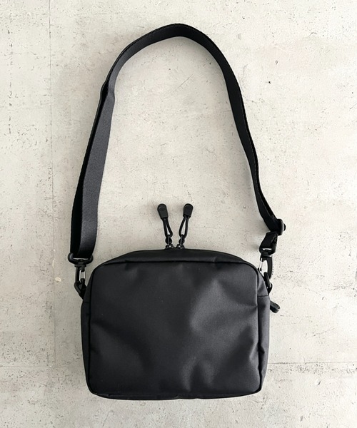 THE NORTH FACE(ザノースフェイス)の「【国内未発売】 THE NORTH FACE(ザ・ノースフェイス)/軽量 スクエア ショルダーバッグ スタンダード クロスバッグ ロゴプリント/STANDARD CROSS BAG(ショルダーバッグ・レディース・ブラック/ホワイト/グレー・FREE)」の5枚目の写真