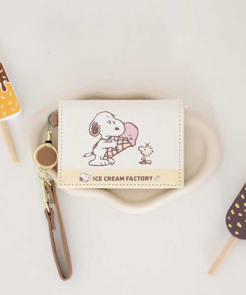 SNOOPY スヌーピーパスケース リール 合皮 2つ折り（パスケース