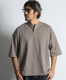 The DUFFER of ST.GEORGE（ザダファーオブセントジョージ）の「COOLMAX 2LAYERS OVER SIZE HENLEY TEE：2層構造 吸水速乾クールマックス オーバーサイズ リラックス ヘンリーTシャツ（Tシャツ/カットソー）」