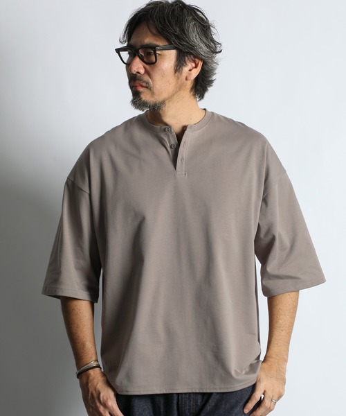 The DUFFER of ST.GEORGE(ザダファーオブセントジョージ)の「COOLMAX 2LAYERS OVER SIZE HENLEY TEE:2層構造 吸水速乾クールマックス オーバーサイズ リラックス ヘンリーTシャツ(Tシャツ/カットソー・メンズ・ホワイト/ブラウン/ライトグレー/ブラック/ブルーグレー・X-LARGE/LARGE/MEDIUM/SMALL/XX-LARGE)」の3枚目の写真