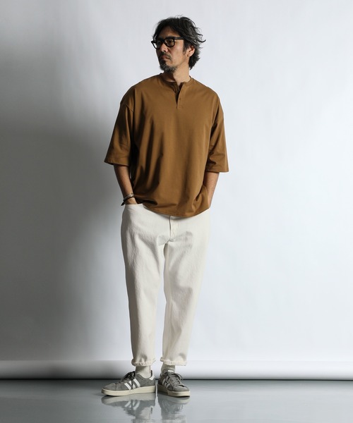 The DUFFER of ST.GEORGE(ザダファーオブセントジョージ)の「COOLMAX 2LAYERS OVER SIZE HENLEY TEE:2層構造 吸水速乾クールマックス オーバーサイズ リラックス ヘンリーTシャツ(Tシャツ/カットソー・メンズ・ホワイト/ブラウン/ライトグレー/ブラック/ブルーグレー・X-LARGE/LARGE/MEDIUM/SMALL/XX-LARGE)」の15枚目の写真