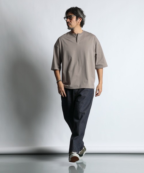 The DUFFER of ST.GEORGE(ザダファーオブセントジョージ)の「COOLMAX 2LAYERS OVER SIZE HENLEY TEE:2層構造 吸水速乾クールマックス オーバーサイズ リラックス ヘンリーTシャツ(Tシャツ/カットソー・メンズ・ホワイト/ブラウン/ライトグレー/ブラック/ブルーグレー・X-LARGE/LARGE/MEDIUM/SMALL/XX-LARGE)」の11枚目の写真