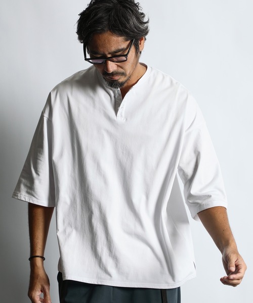 The DUFFER of ST.GEORGE(ザダファーオブセントジョージ)の「COOLMAX 2LAYERS OVER SIZE HENLEY TEE:2層構造 吸水速乾クールマックス オーバーサイズ リラックス ヘンリーTシャツ(Tシャツ/カットソー・メンズ・ホワイト/ブラウン/ライトグレー/ブラック/ブルーグレー・X-LARGE/LARGE/MEDIUM/SMALL/XX-LARGE)」の6枚目の写真