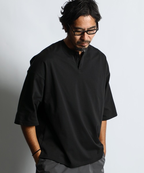 The DUFFER of ST.GEORGE(ザダファーオブセントジョージ)の「COOLMAX 2LAYERS OVER SIZE HENLEY TEE:2層構造 吸水速乾クールマックス オーバーサイズ リラックス ヘンリーTシャツ(Tシャツ/カットソー・メンズ・ホワイト/ブラウン/ライトグレー/ブラック/ブルーグレー・X-LARGE/LARGE/MEDIUM/SMALL/XX-LARGE)」の8枚目の写真