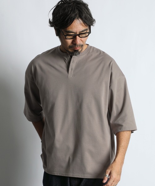 The DUFFER of ST.GEORGE(ザダファーオブセントジョージ)の「COOLMAX 2LAYERS OVER SIZE HENLEY TEE:2層構造 吸水速乾クールマックス オーバーサイズ リラックス ヘンリーTシャツ(Tシャツ/カットソー・メンズ・ホワイト/ブラウン/ライトグレー/ブラック/ブルーグレー・X-LARGE/LARGE/MEDIUM/SMALL/XX-LARGE)」の10枚目の写真