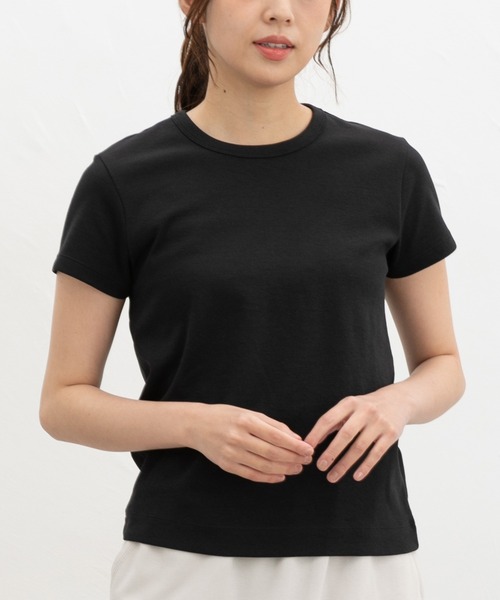Honeys(ハニーズ)の「【ハニさら・接触冷感・UVカット】半袖コンパクトTシャツ(Tシャツ/カットソー・レディース・ブラック/オフホワイト/ダークベージュ/スミクロ/レッド・S/M/LL/L)」の2枚目の写真
