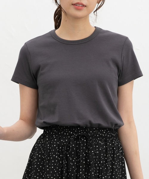 Honeys(ハニーズ)の「【ハニさら・接触冷感・UVカット】半袖コンパクトTシャツ(Tシャツ/カットソー・レディース・ブラック/オフホワイト/ダークベージュ/スミクロ/レッド・S/M/LL/L)」の14枚目の写真
