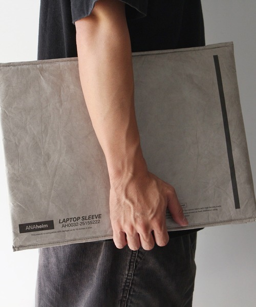HIGHTIDE(ハイタイド)の「ANAheim アナハイム Laptop Sleeve 16inch ラップトップスリーブ 16インチ パソコンケース PC(PC・タブレットケース・レディース・キャメル/グレー/ブラック・FREE)」の4枚目の写真