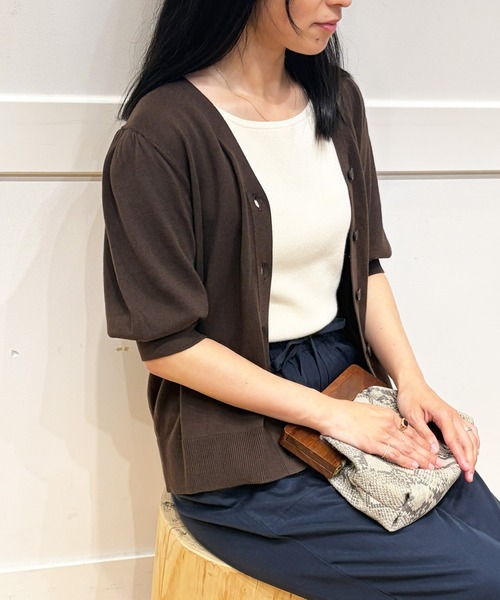 BANANA REPUBLIC FACTORY STORE(バナナリパブリック ファクトリーストア)の「BANANA REPUBLIC FACTORY STORE 日本限定 パフスリーブ Vネック カーディガン(カーディガン/ボレロ・レディース・ネイビー/ホワイト/ブラック/ブルー系その他/ブラウン/レッド・XS/L/S/M)」の4枚目の写真