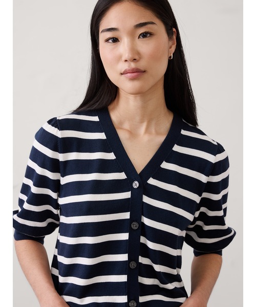 BANANA REPUBLIC FACTORY STORE(バナナリパブリック ファクトリーストア)の「BANANA REPUBLIC FACTORY STORE 日本限定 パフスリーブ Vネック カーディガン(カーディガン/ボレロ・レディース・ネイビー/ホワイト/ブラック/ブルー系その他/ブラウン/レッド・XS/L/S/M)」の18枚目の写真