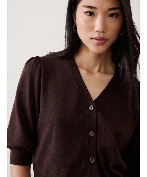 BANANA REPUBLIC FACTORY STORE(バナナリパブリック ファクトリーストア)の「BANANA REPUBLIC FACTORY STORE 日本限定 パフスリーブ Vネック カーディガン(カーディガン/ボレロ・レディース・ネイビー/ホワイト/ブラック/ブルー系その他/ブラウン/レッド・XS/L/S/M)」の17枚目の写真