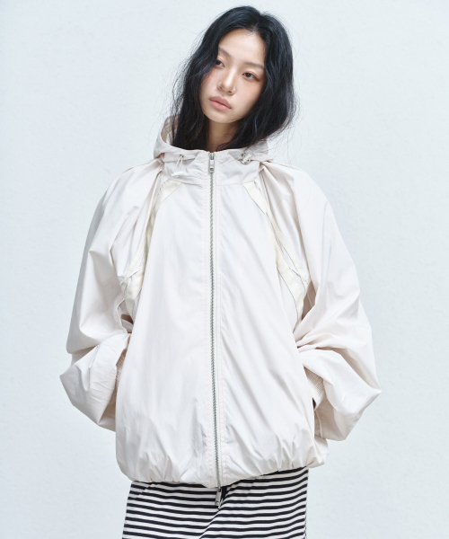 NICK&NICOLE(ニックアンドニコール)の「HOOD WIND ZIP-UP JACKET_CREAM(ブルゾン・レディース・その他・FREE)」の2枚目の写真