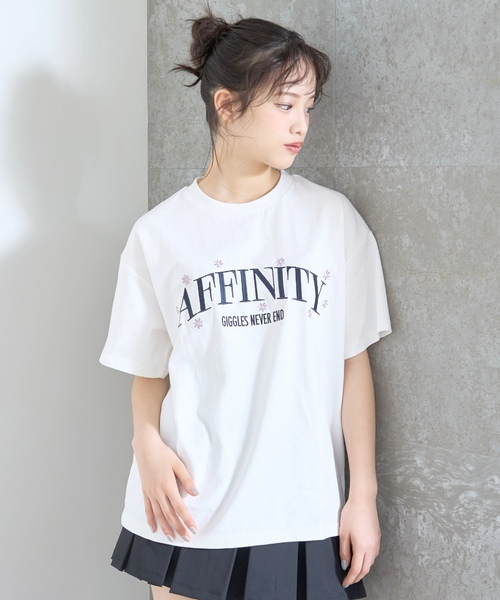 LOVETOXIC（ラブトキシック）の「【秒かわトップス】【GOODPRICE】【綿100%】カレッジフラワー半袖T（Tシャツ/カットソー・キッズ・ネイビー/オフホワイト/イエロー/ピンク・S:140cm/L:160cm/M:150cm/130cm）」の21枚目の写真