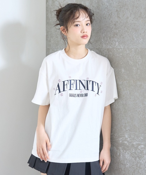 LOVETOXIC（ラブトキシック）の「【秒かわトップス】【GOODPRICE】【綿100%】カレッジフラワー半袖T（Tシャツ/カットソー・キッズ・ネイビー/オフホワイト/イエロー/ピンク・S:140cm/L:160cm/M:150cm/130cm）」の20枚目の写真