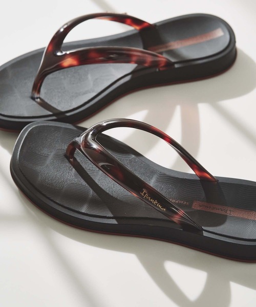 IPANEMA(イパネマ)の「Ipanema / “GLOW TRENDY” サンダル(サンダル・レディース・ブラック系/ブラック×シルバー/ベージュ系/ブラウン系・37/36/35/34/38)」の3枚目の写真