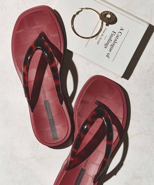 IPANEMA(イパネマ)の「Ipanema / “GLOW TRENDY” サンダル(サンダル・レディース・ブラック系/ブラック×シルバー/ベージュ系/ブラウン系・37/36/35/34/38)」の4枚目の写真