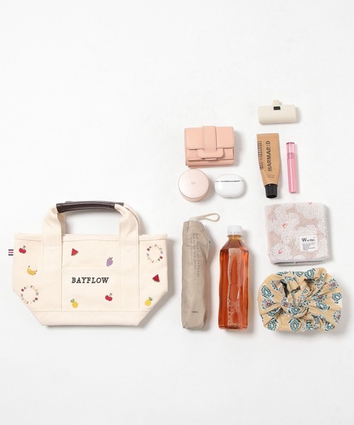 BAYFLOW（ベイフロー）の「[サブバッグやランチバッグに]フルーツ刺繍ロゴトートS（トートバッグ・レディース・ブラック/ナチュラル・FREE）」の12枚目の写真