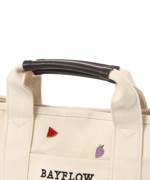 BAYFLOW（ベイフロー）の「[サブバッグやランチバッグに]フルーツ刺繍ロゴトートS（トートバッグ・レディース・ブラック/ナチュラル・FREE）」の18枚目の写真