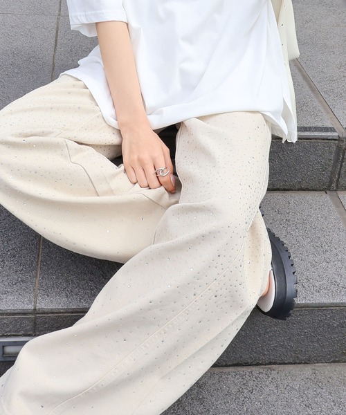 SpRay(スプレイ)の「トレンド感◎スタッズデザインバレルパンツ(その他パンツ・レディース・ベージュ/ホワイト・SMALL/MEDIUM)」の2枚目の写真