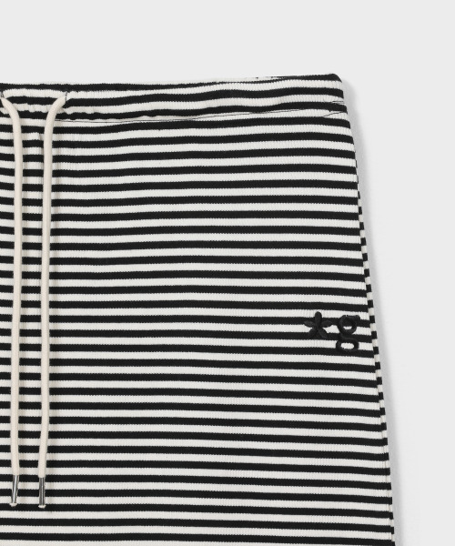 GRUNDEN（グルンデン）の「STRIPE LOGO SKIRT (BLACK)（スカート・レディース・その他・OS）」の3枚目の写真