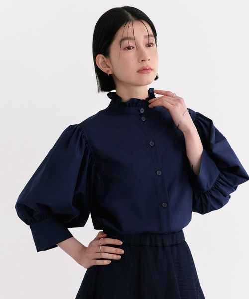 RUIRUE BOUTIQUE(ルイルエブティック)の「洗える | フリル スタンドカラー ・ オーバーブラウス | トップス・ブラウス・シャツ・半袖ブラウス・きれいめブラウス・オフィスカジュアルブラウス・フリルブラウス(シャツ/ブラウス・レディース・ブラック/イエロー/ネイビー/ホワイト/ピンク・L/M)」の4枚目の写真