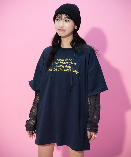 JEANASIS（ジーナシス）の「【みさみさ企画・選べる着丈】アソートロゴプリント TEE/664277（Tシャツ/カットソー・レディース・レッド/ホワイト/ネイビー・MEDIUM/SMALL）」の2枚目の写真