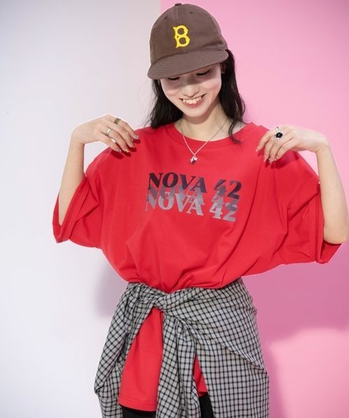 JEANASIS（ジーナシス）の「【みさみさ企画・選べる着丈】アソートロゴプリント TEE/664277（Tシャツ/カットソー・レディース・レッド/ホワイト/ネイビー・MEDIUM/SMALL）」の17枚目の写真