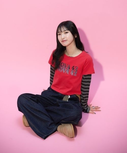 JEANASIS（ジーナシス）の「【みさみさ企画・選べる着丈】アソートロゴプリント TEE/664277（Tシャツ/カットソー・レディース・レッド/ホワイト/ネイビー・MEDIUM/SMALL）」の13枚目の写真