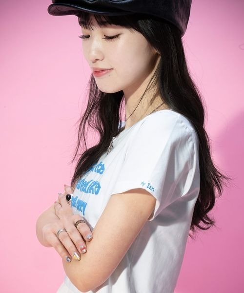 JEANASIS（ジーナシス）の「【みさみさ企画・選べる着丈】アソートロゴプリント TEE/664277（Tシャツ/カットソー・レディース・レッド/ホワイト/ネイビー・MEDIUM/SMALL）」の7枚目の写真