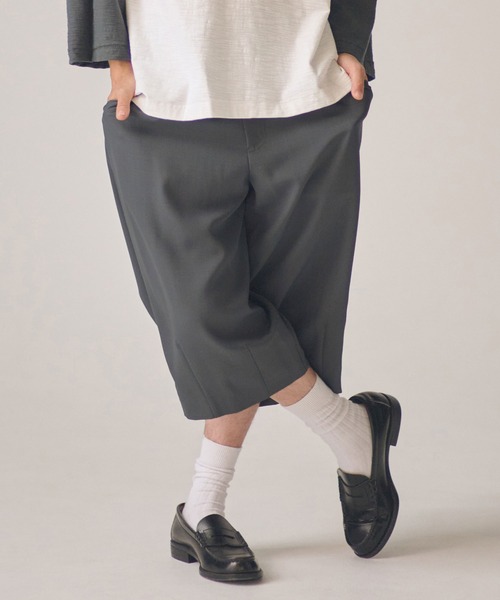 ADAM PATEK(アダムパテック)の「ADAMPATEK/twill cropped wide easy trousers/ドライツイルクロップドワイドイージーパンツ(その他パンツ・メンズ・ブラック/グレー・1/2)」の1枚目の写真