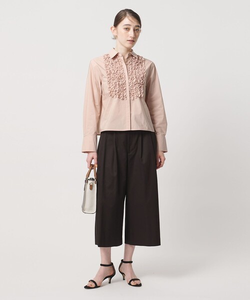 UNITED ARROWS(ユナイテッドアローズ)の「ファブリカ ミニフリル シャツ(シャツ/ブラウス・レディース・ライトピンク/オフホワイト/その他2・FREE)」の5枚目の写真
