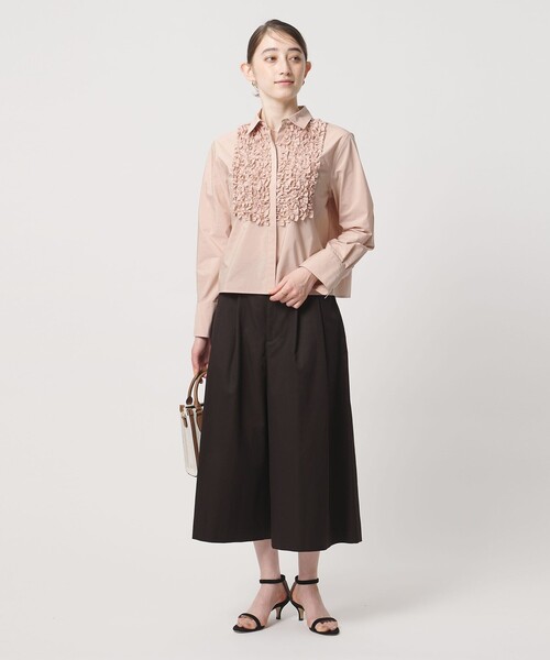 UNITED ARROWS(ユナイテッドアローズ)の「ファブリカ ミニフリル シャツ(シャツ/ブラウス・レディース・ライトピンク/オフホワイト/その他2・FREE)」の6枚目の写真