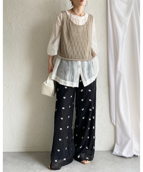 She's Closet(シーズクローゼット)の「ショート丈 深Uネック 透かし編み メッシュニットベスト / サマーニットビスチェ(ベスト・レディース・アイボリー/ブラウン/ブラック/ライトベージュ・FREE)」の13枚目の写真