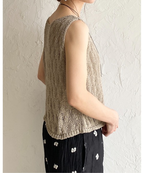 She's Closet(シーズクローゼット)の「ショート丈 深Uネック 透かし編み メッシュニットベスト / サマーニットビスチェ(ベスト・レディース・アイボリー/ブラウン/ブラック/ライトベージュ・FREE)」の22枚目の写真
