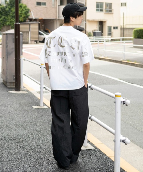 WEGO(ウィゴー)の「WEGO/【26年春夏新作】アクセ付キBIGロゴT(Tシャツ/カットソー・メンズ・ホワイト/ブラック・LARGE/MEDIUM)」の6枚目の写真