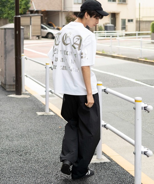 WEGO(ウィゴー)の「WEGO/【26年春夏新作】アクセ付キBIGロゴT(Tシャツ/カットソー・メンズ・ホワイト/ブラック・LARGE/MEDIUM)」の17枚目の写真