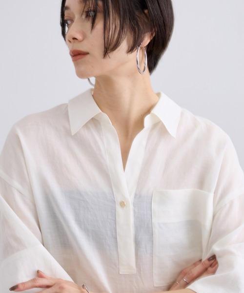 SALON adam et rope'(サロン アダム エ ロペ)の「ペーパーリネンハーフスリーブニュアンスシャツ(シャツ/ブラウス・レディース・ブラウン系その他/サックスブルー/オフホワイト・FREE)」の5枚目の写真