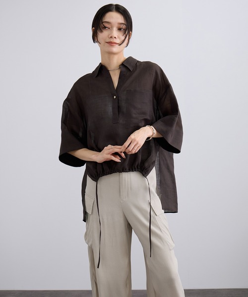 SALON adam et rope'(サロン アダム エ ロペ)の「ペーパーリネンハーフスリーブニュアンスシャツ(シャツ/ブラウス・レディース・ブラウン系その他/サックスブルー/オフホワイト・FREE)」の6枚目の写真