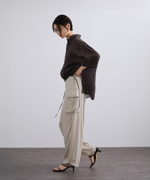 SALON adam et rope'(サロン アダム エ ロペ)の「ペーパーリネンハーフスリーブニュアンスシャツ(シャツ/ブラウス・レディース・ブラウン系その他/サックスブルー/オフホワイト・FREE)」の16枚目の写真