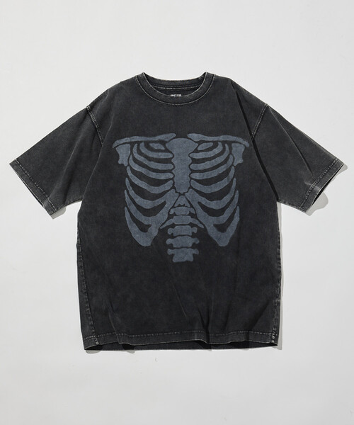 Bombprint Powder Bleach Clean T‑shirt — клеверный принт