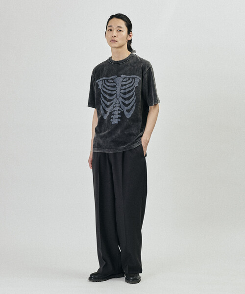 FREAK'S STORE(フリークスストア)の「ボーンプリント パウダーブリーチ クルーネックTシャツ(Tシャツ/カットソー・メンズ・ブラック/ホワイト・LARGE/MEDIUM/SMALL)」の3枚目の写真