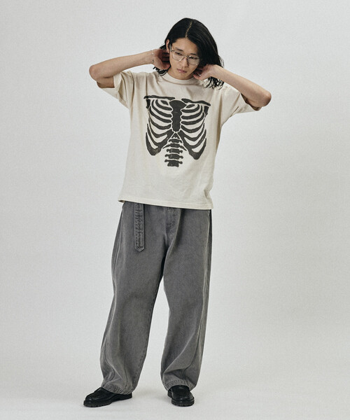 FREAK'S STORE(フリークスストア)の「ボーンプリント パウダーブリーチ クルーネックTシャツ(Tシャツ/カットソー・メンズ・ブラック/ホワイト・LARGE/MEDIUM/SMALL)」の4枚目の写真