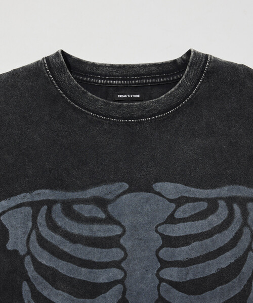 FREAK'S STORE(フリークスストア)の「ボーンプリント パウダーブリーチ クルーネックTシャツ(Tシャツ/カットソー・メンズ・ブラック/ホワイト・LARGE/MEDIUM/SMALL)」の6枚目の写真