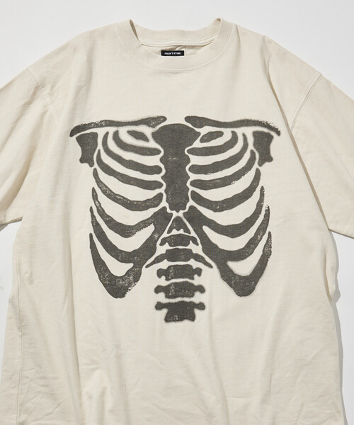 FREAK'S STORE(フリークスストア)の「ボーンプリント パウダーブリーチ クルーネックTシャツ(Tシャツ/カットソー・メンズ・ブラック/ホワイト・LARGE/MEDIUM/SMALL)」の14枚目の写真