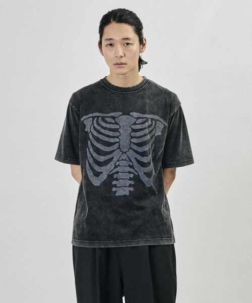 FREAK'S STORE(フリークスストア)の「ボーンプリント パウダーブリーチ クルーネックTシャツ(Tシャツ/カットソー・メンズ・ブラック/ホワイト・LARGE/MEDIUM/SMALL)」の22枚目の写真