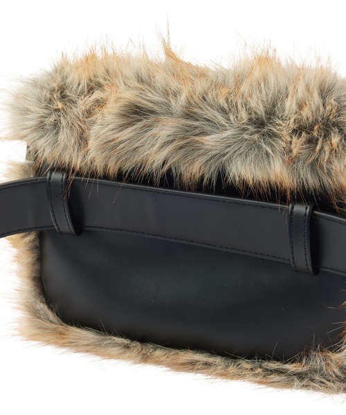 X-girl(エックスガール)の「MULTI WAY FAUX FUR POCKET BELT(ベルト・レディース・ブラック・ONE SIZE)」の5枚目の写真