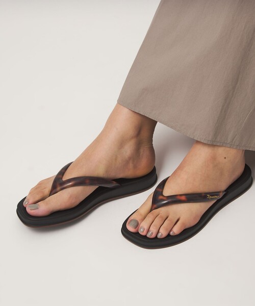IPANEMA（イパネマ）の「＜Ipanema＞GLOW TRENDY サンダル（サンダル・レディース・ブラウン系/ブラック/ゴールド・35/36/33/34）」の2枚目の写真